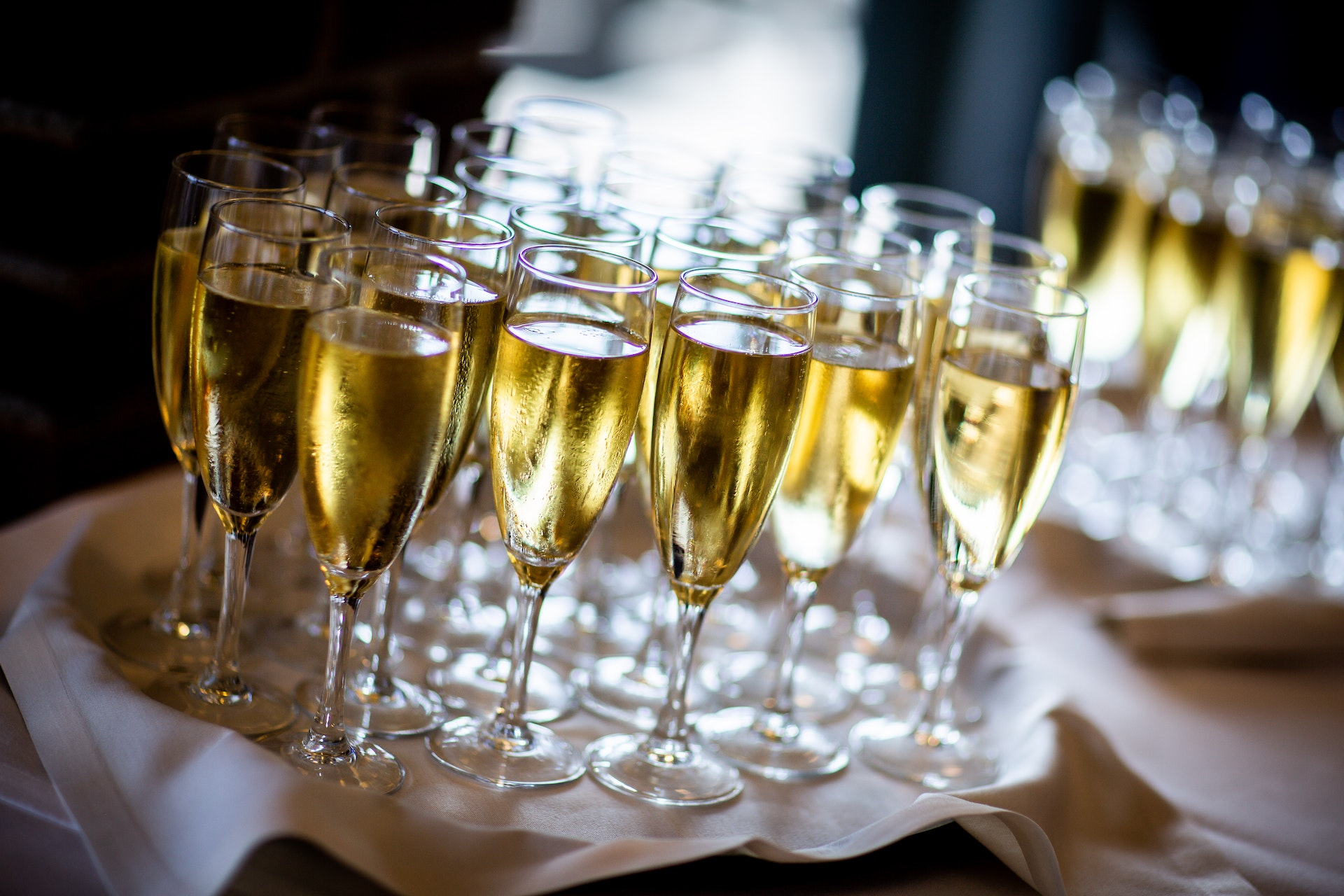 Pourquoi le champagne est-il considéré comme un vin de fête ?